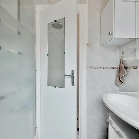T2 Cosy Jardin Port & A Pied Apartment